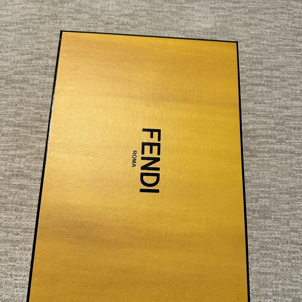 FENDI - Picture 8 of 9